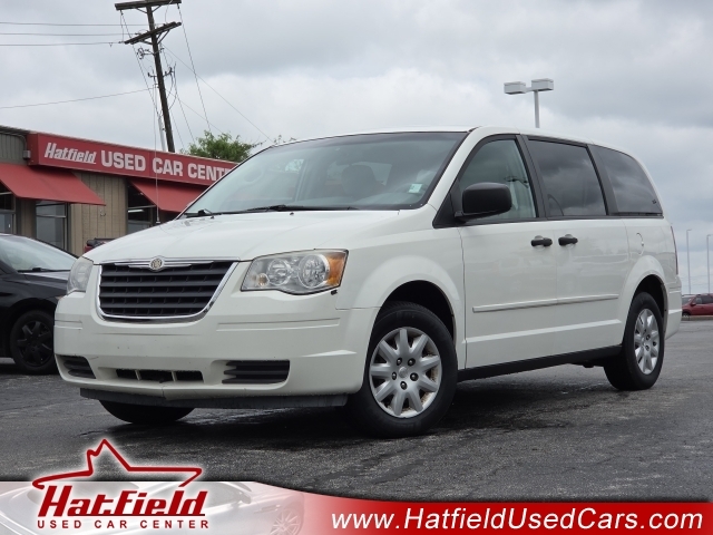 2020 Chrysler Voyager LXI, 209652, Photo 1