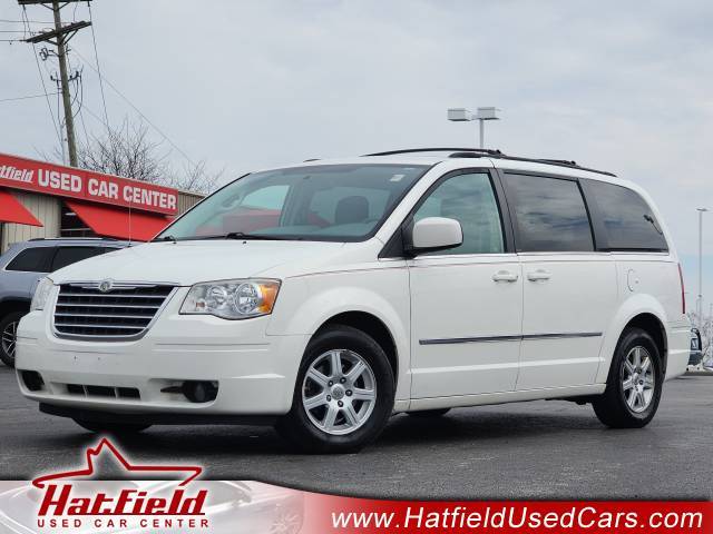 2013 Chrysler Town & Country Touring, 206162, Photo 1